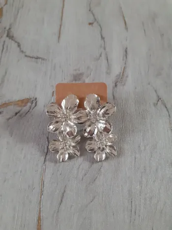Boucles d'oreilles fleurs argentées
