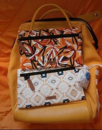 Sac Cabaïa médium serie limitée Allons Rider TBE quelques marques d usures,  petites traces. Mais simili impeccable  2 grandes pochettes neuves.  Dimensions 41x27x16 Taille medium  Envoie rapide et soigné