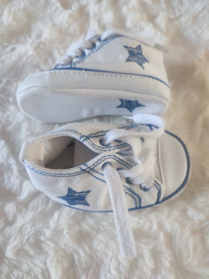 Basket blanche en tissu étoile bleu in extenso taille 18 - photo numéro 5