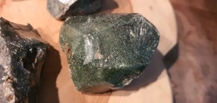 Morceaux de verre fondu vert – résidu ancien de forge – curiosité minérale - photo numéro 4