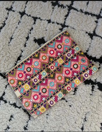 Grande pochette ethnique colorée