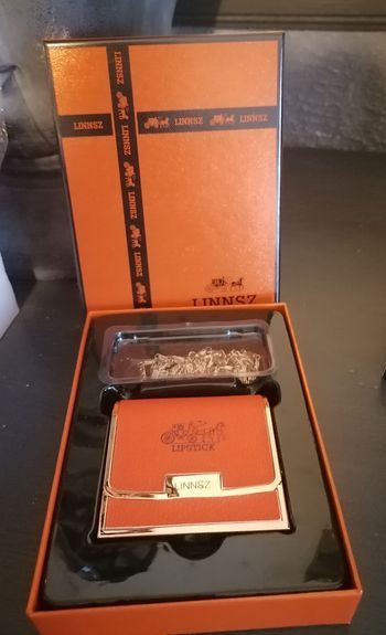 Mini sac de rouge à lèvre avec chaîne