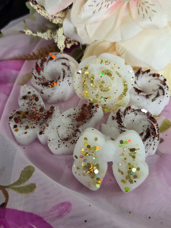 Lot de 6 fondants de cire au parfum fleurs blanche& vanille Leya& Lenora - photo numéro 2