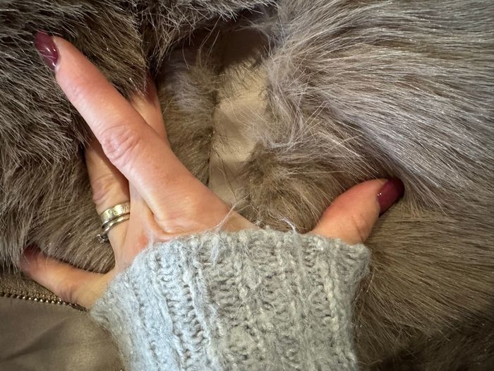 Manteau d’hiver court a poil, et bandes simili - photo numéro 4