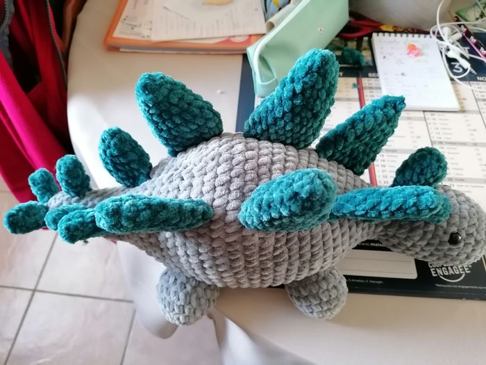 Doudou dinosaure peluche stegosaure