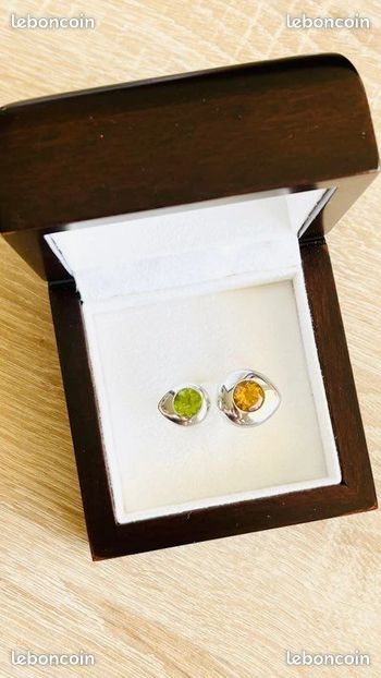 Bague en argent avec des péridots et citrine