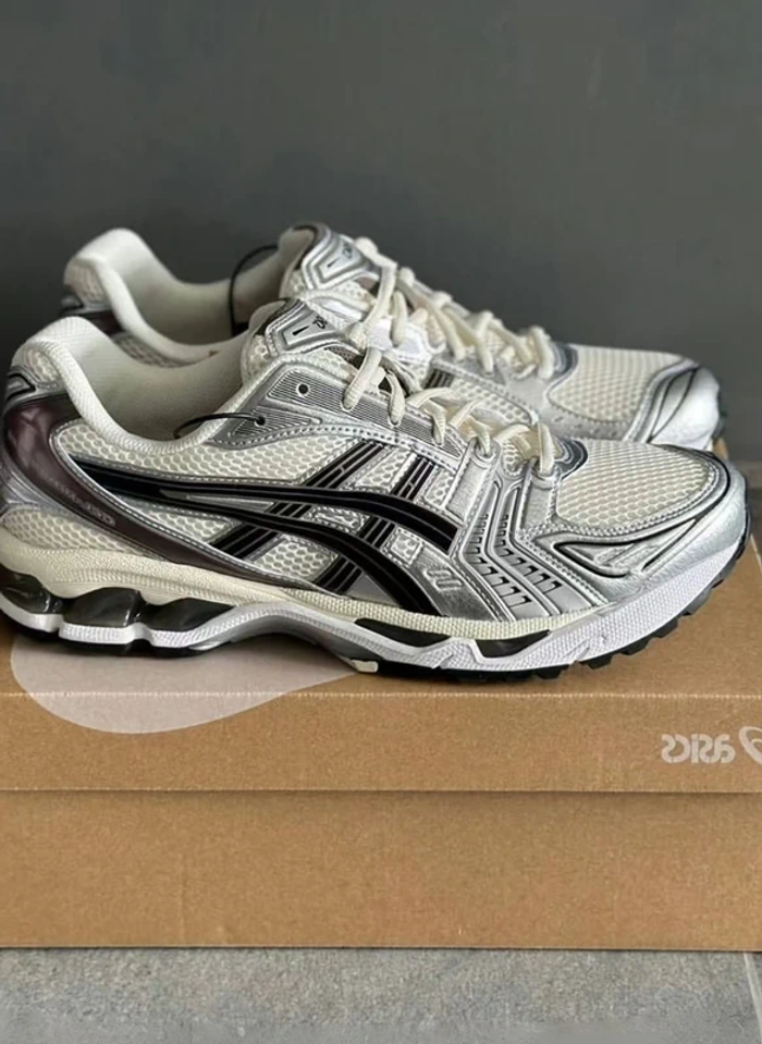 Asics Gel Kayano 14 taille 44.5 - photo numéro 2