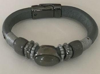 Bracelet homme/femme style urbain gris et perles