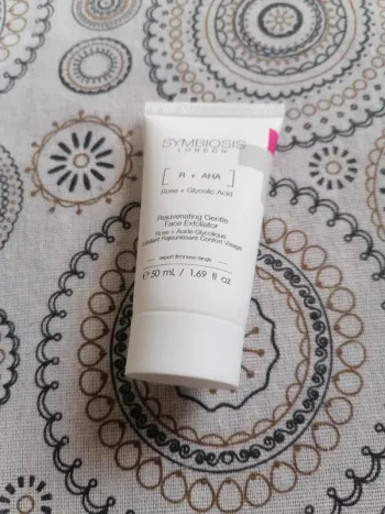 Exfoliant rajeunissant neuf Symbiosis London 50ml