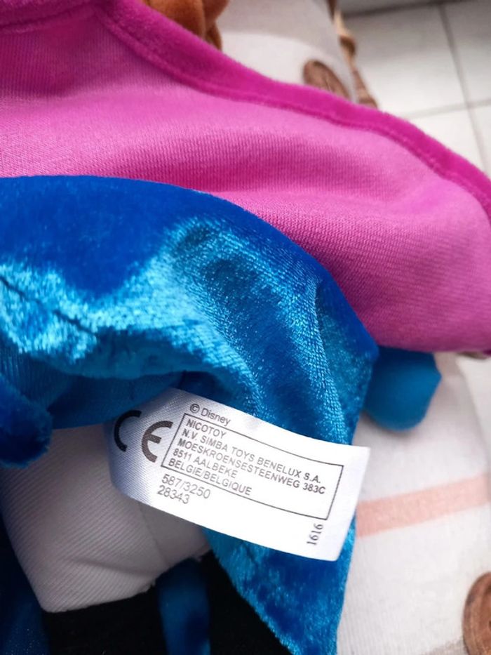 Peluche poupée reine des neiges Nicotoy Disney 31cm - photo numéro 6