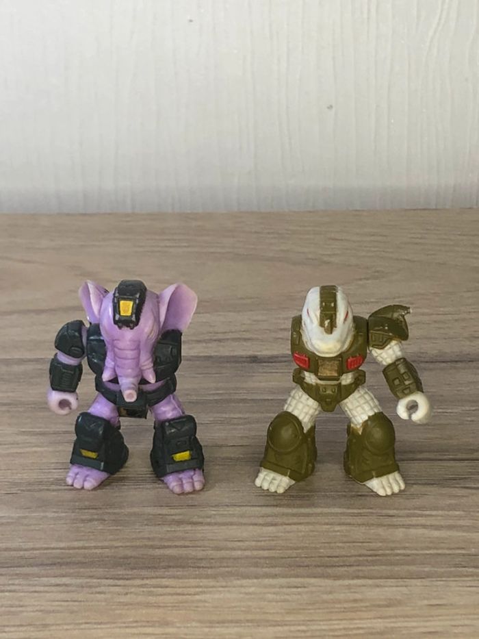 Lot de deux figurines vintages Hasbro takara battle beats dragonautes