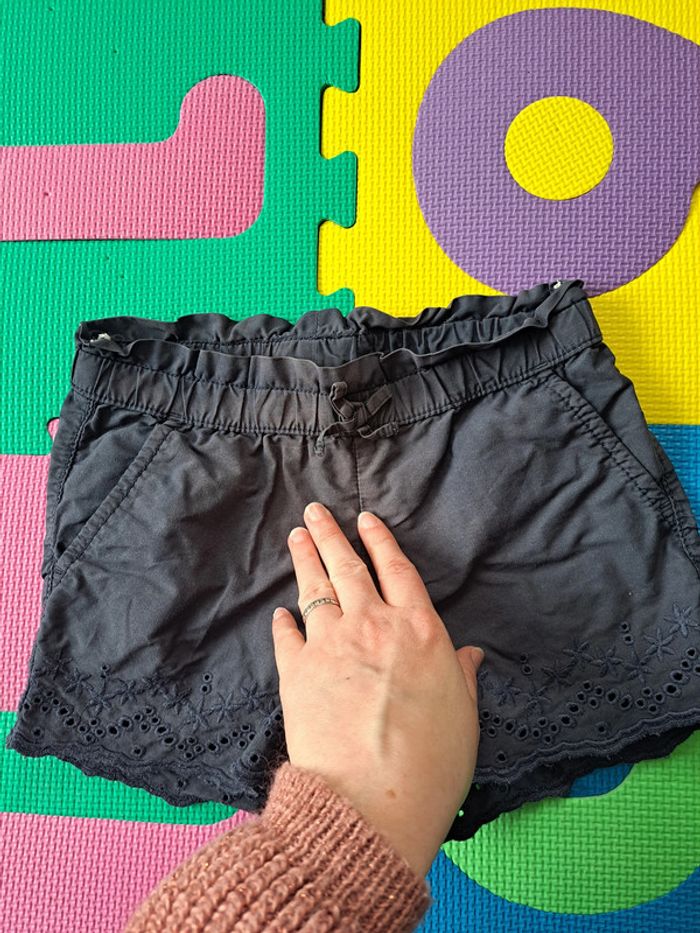 Short C&A 6ans - photo numéro 2