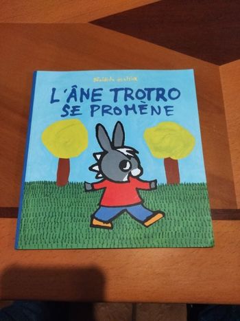 Album l'âne Trotro se promène
