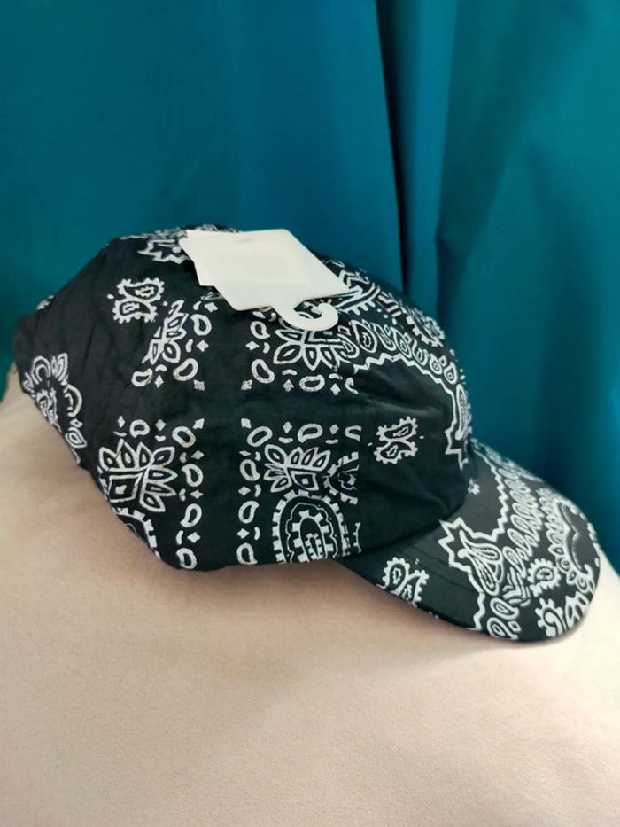 Casquette noire motif bandana – style streetwear - photo numéro 2