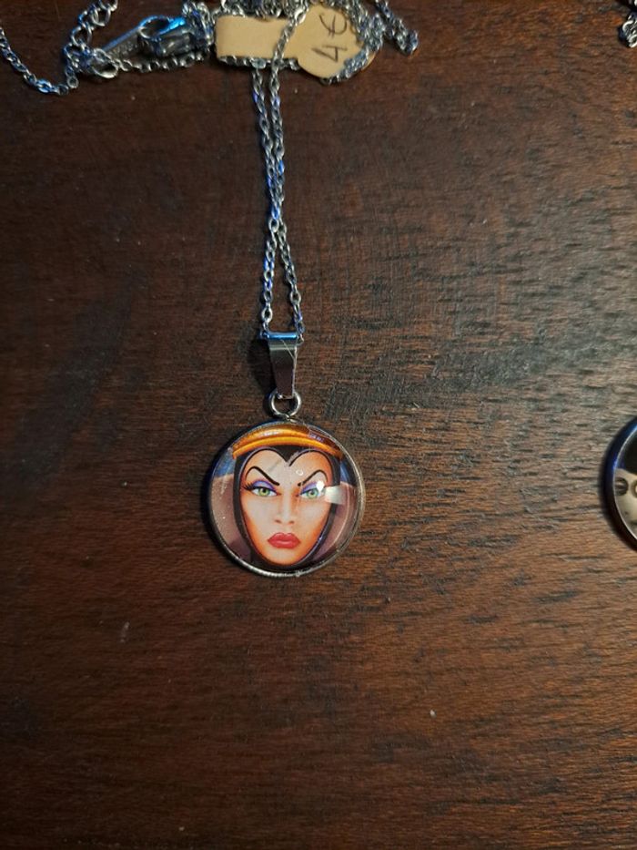 Collier sorcière blanche neige