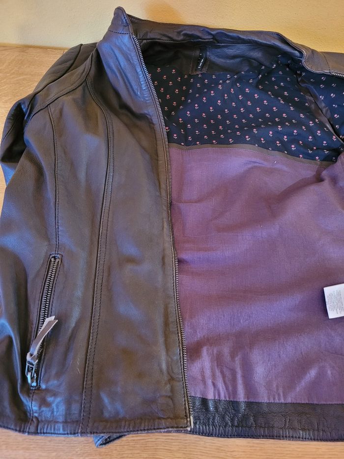 Blouson en cuir d' agneau marron, taille 42 , doublure fleurs violettes marque Naf Naf - photo numéro 7