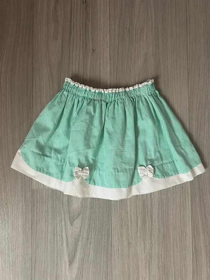 Jupe avec petits neuds en relief