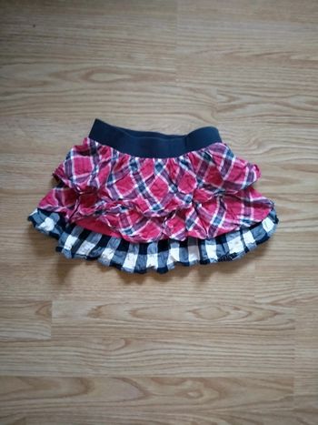 Jupe a volants. Filles . Confetti.
Taille 4 ans