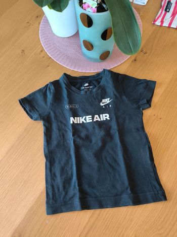 T-shirt mc Nike taille 2/3 ans
