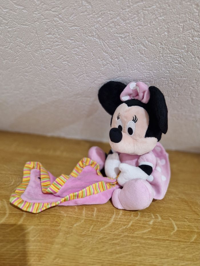 peluche avec mouchoir Minnie - photo numéro 4