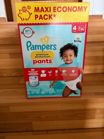 Gros paquet de coches Pampers Pants Premium T4