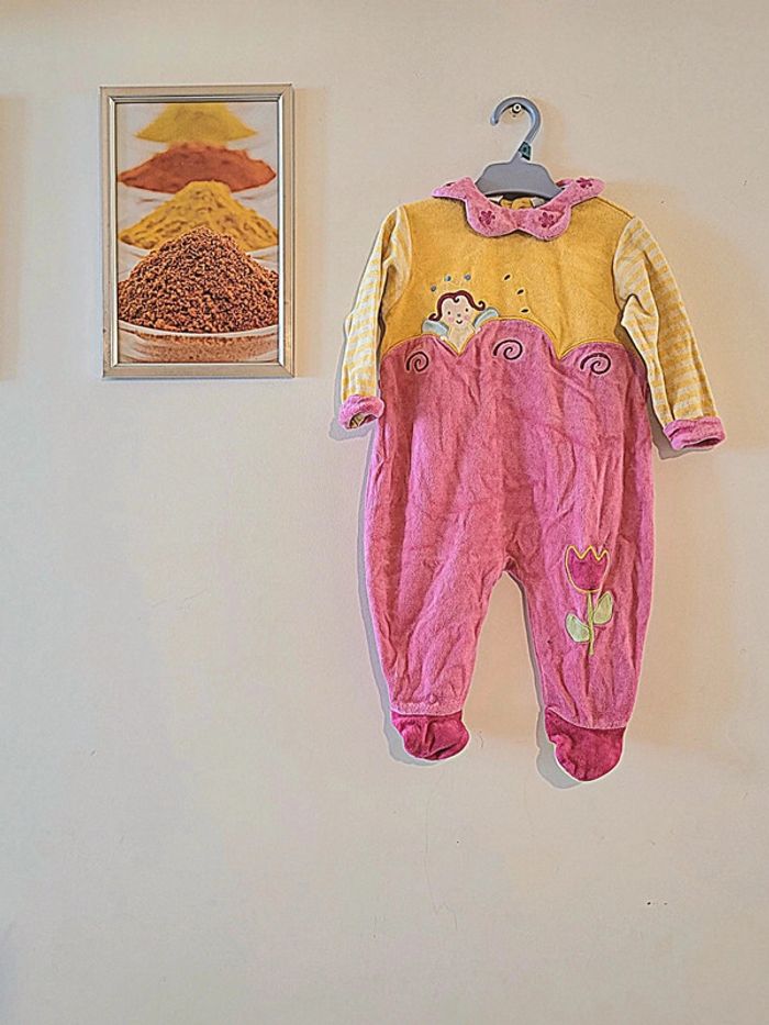 Pyjama vertbaudet rose et jaune Taille 6 mois