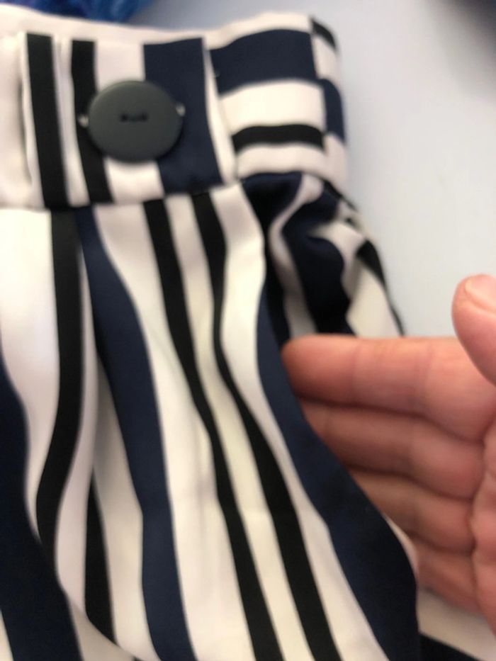 Pantalon à jambes large. Taille haute. Zara . Taille S - photo numéro 11