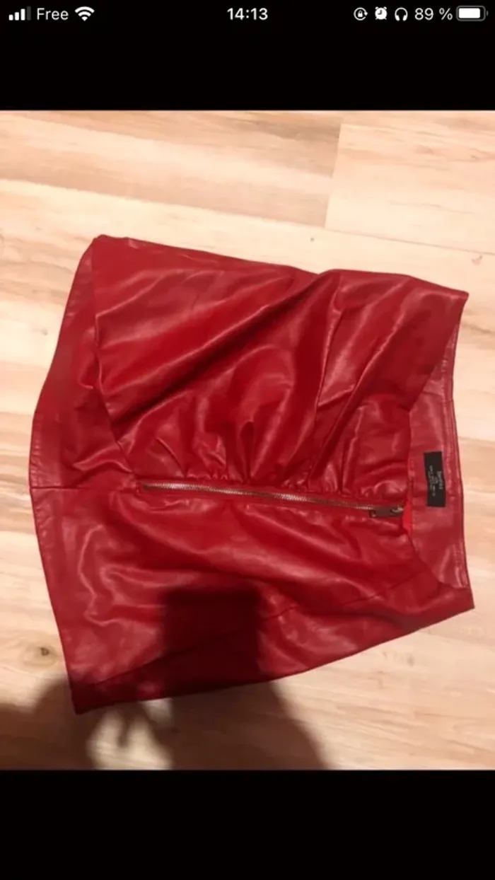 jupe en cuir rouge avec fermeture bershka - photo numéro 4