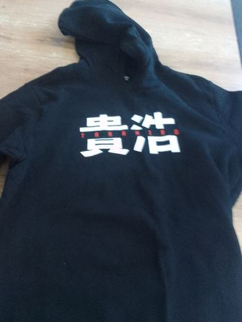 Pull a capuche taille 14 ans