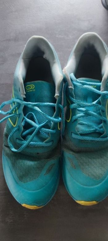 Paire de baskets turquoise T39