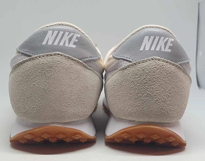 Baskets Nike neuves jamais portées dans leur boîte d'origine taille 37.5 - photo numéro 5