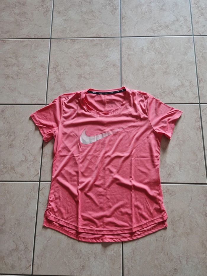 Tee shirt sport neuf nike