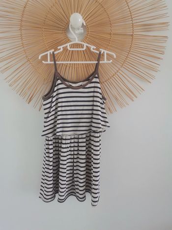 Robe mango s mais correspond à du 8 ans