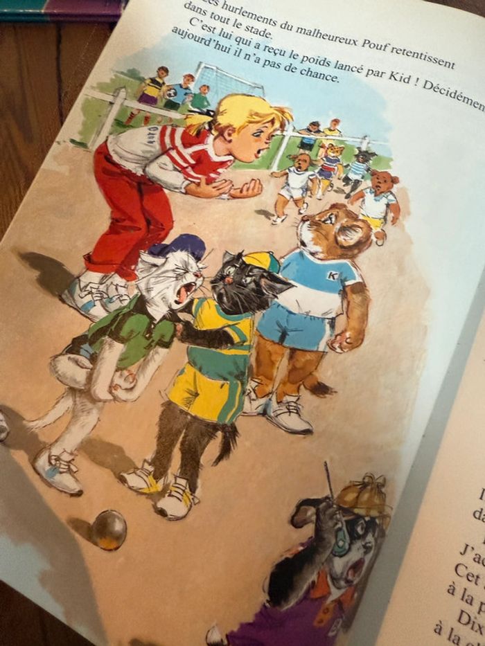 bon état - Livre Caroline au stade sport édition damiers bd album multicolore - photo numéro 5