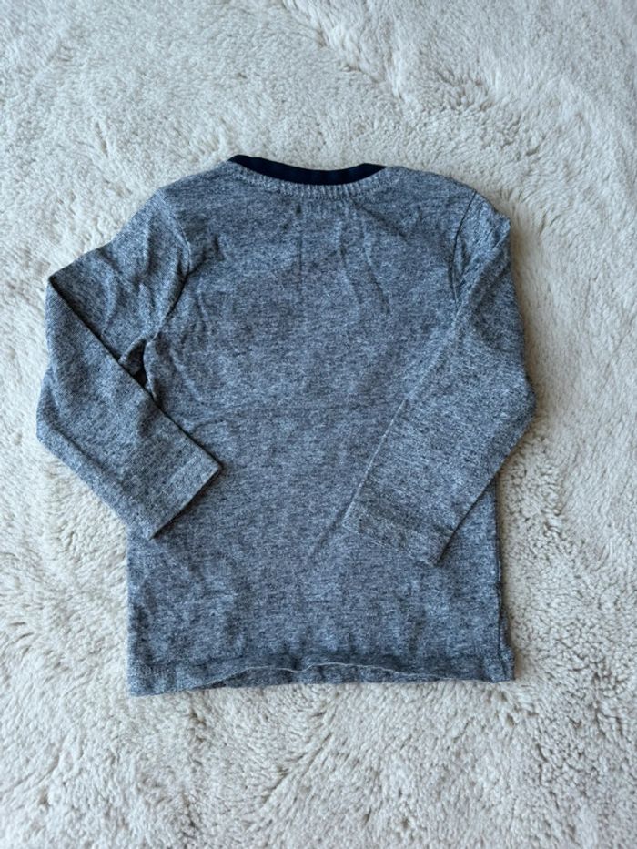 Lot 9 vêtements - 9 mois bébé garçon - pulls- jeans-tee shirts - chemise - très bon état - photo numéro 10
