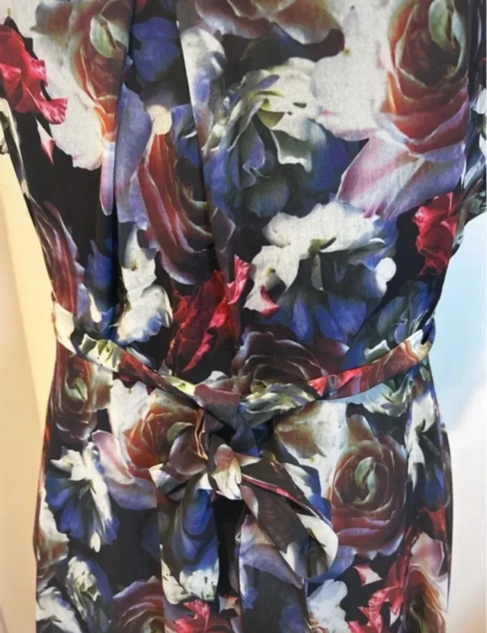Robe d'été neuve tiisu fleuri Yumi taille 44 - photo numéro 2