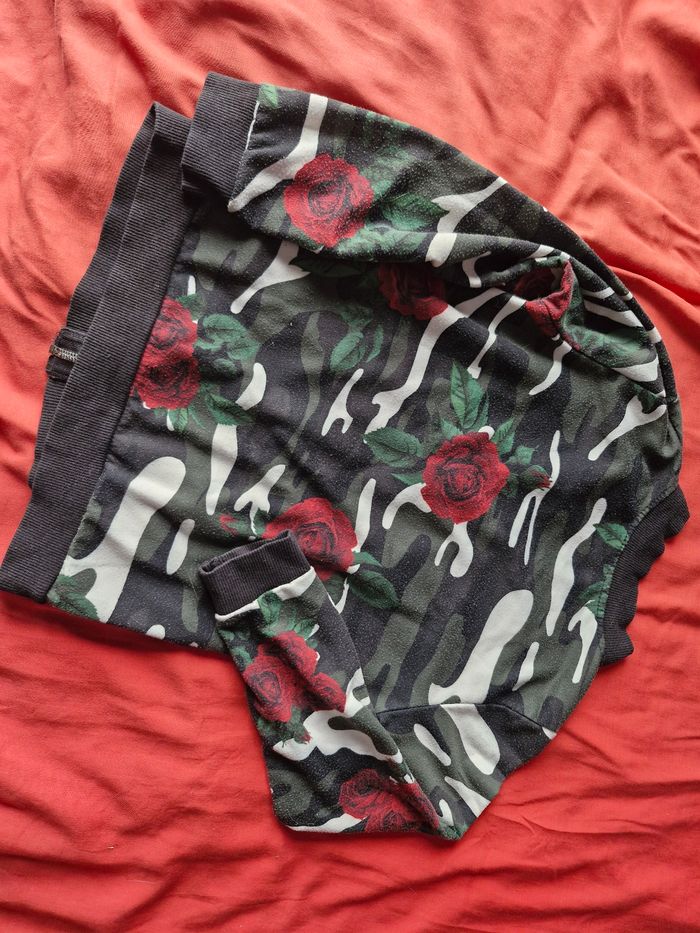 Superbe veste zippée camouflage et roses - photo numéro 8