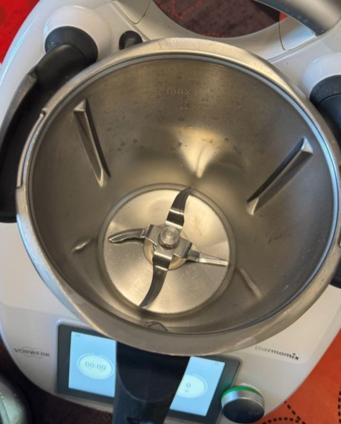 Thermomix TM6 blanc +2ème bol+ accessoires le tout en parfait état aucun défaut quelconque - photo numéro 2
