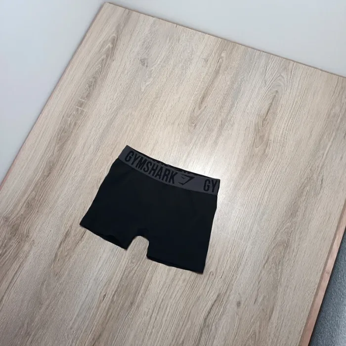 Short gymshark femme XS noir - photo numéro 2