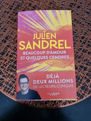 Beaucoup d'amour et quelques cendres