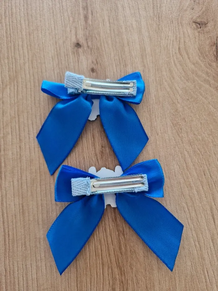 Lot 2 barrettes bleu – personnage Stitch Neuve - photo numéro 2