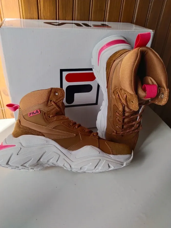Jolie paire de baskets sneakers femme marque Fila pointure 38 - photo numéro 6