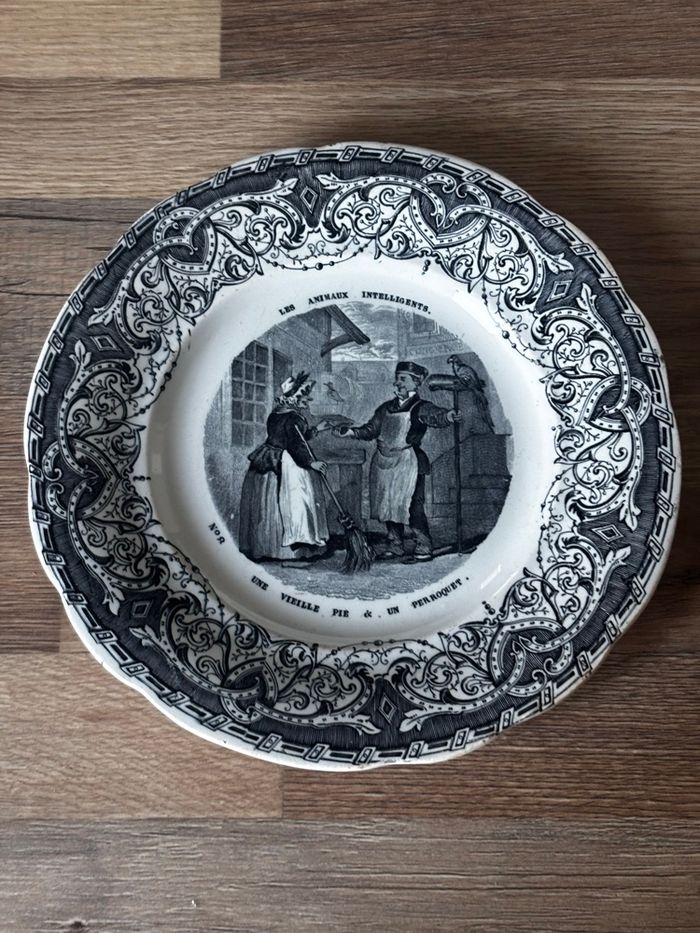 Vintage série de 7 assiettes parlantes en faïence de Creil « les animaux intelligents » - photo numéro 3