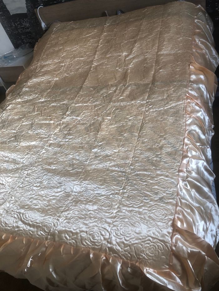 Couvre lit + 2 taies d’oreiller