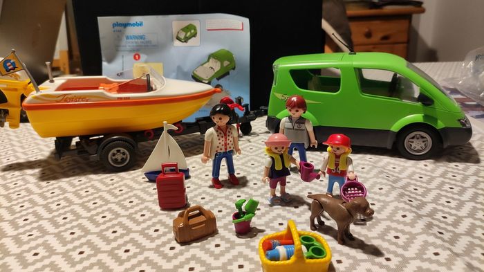 Voiture familiale avec remorque porte bateau PLAYMOBIL complet sans boîte