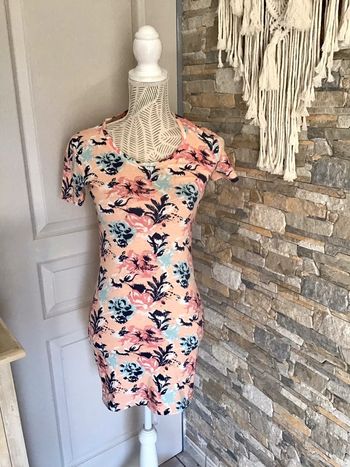 Jolie petite robe couleur abricot à motif taille petit M