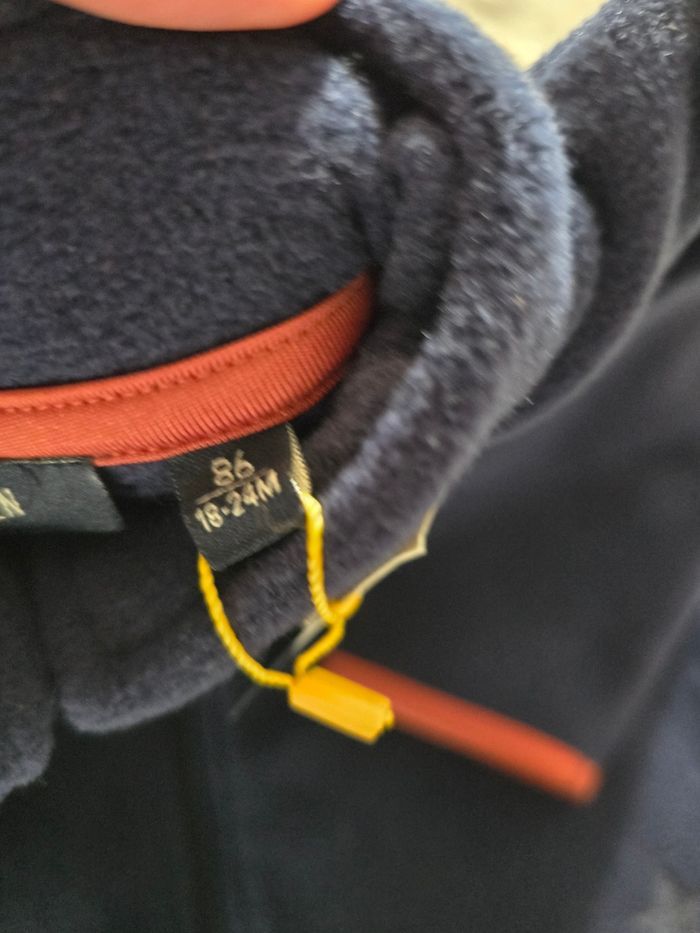 Neuf (non porté) 💙💙💙gilet polaire 24 mois garçon 💙💙💙 - photo numéro 2