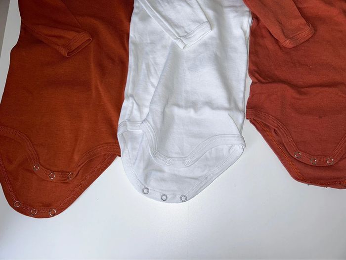 Lot bodies 6 mois - photo numéro 5