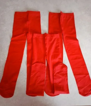 Lot collant rouge 4-6 ans neuf
