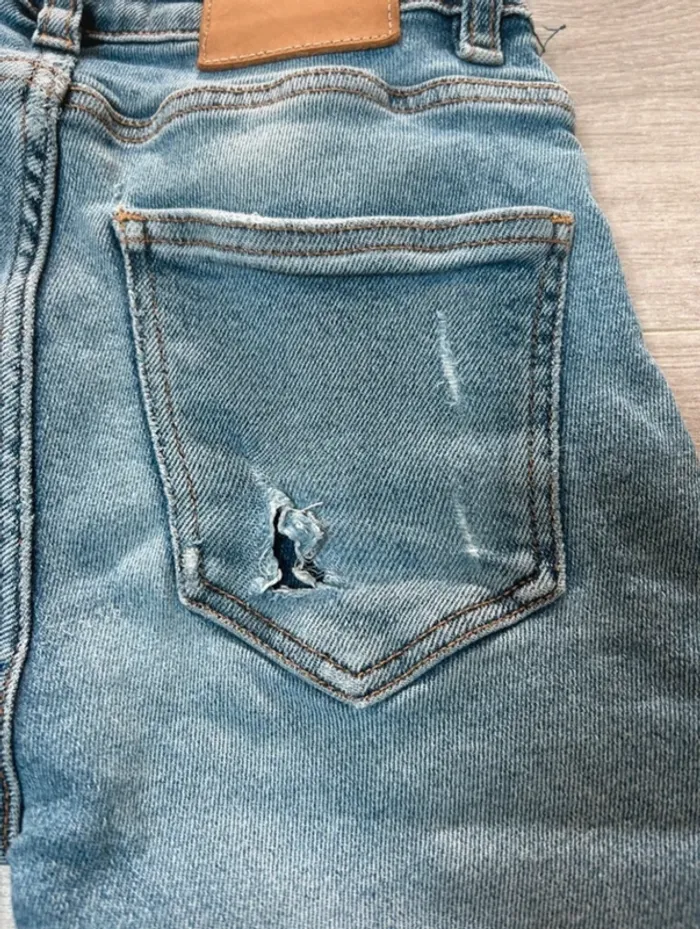 Jean troué Zara taille 34 - photo numéro 6